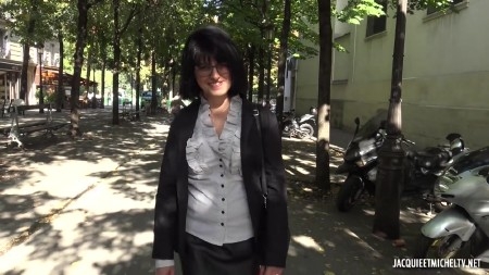 Sarah - Sarah, 49ans, CPE A Paris ! (2019/JacquieetMichelTV/FullHD/1080p)