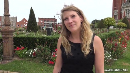 Emma - Emma, 30ans, Vendeuse A Calais ! (2019/JacquieetMichelTV/FullHD/1080p)