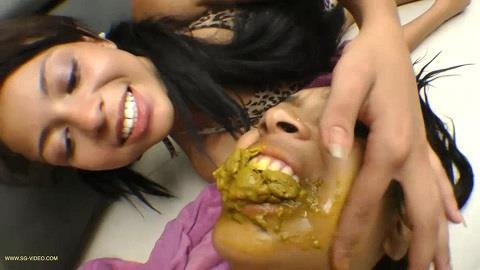 Polly, Flavinha - Scat Love And Swallow Top Models - By Top 18 Years Old Model Polly And Flavinha (28.10.2020/SG-Video.com/Scat/FullHD/1080p)