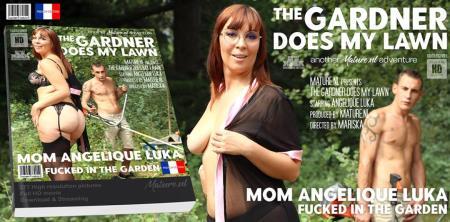 Angelique Luka (EU) (31) - This gardner gets to plow the lawn from a hot mom in the garden (2021/Mature.nl,  Mature.eu/HD/720p) 