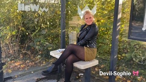 Devil Sophie - Violently Public on the main street shit on the bus stop seat - I was over (23.08.2022/ScatShop.com/Scat/FullHD/1080p)