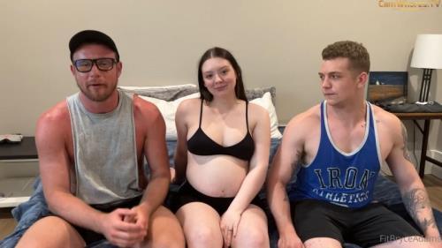 Sophie StClaire - Sophie Pregnant Teen 1st Ever MFM (28.03.2024/Onlyfans.com/FullHD/1080p) 