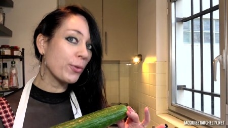 Adeline - Adeline loves vegetables (2019/JacquieetMichelTV/HD/720p)