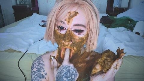 DirtyBetty - Shit obsessed girl made a mess (13.05.2020/ScatShop.com/Scat/FullHD/1080p) 