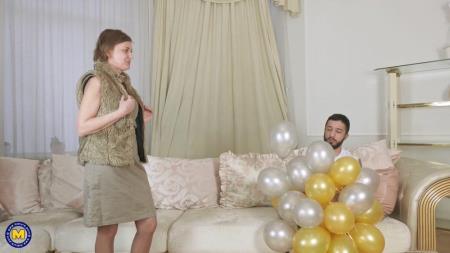 Gerda Ice (51) - Hairy Mature Gerda Ice Is Having A Big Party With Cock And Balloons (2020/Mature.nl/FullHD/1080p)