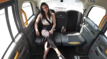 Betzz - Sexy Fitness Trainer Got Fucked In The Taxi (2023/UltraHD 2K/1920p) 