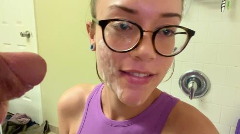 Peachypoppy - Piss Piss Piss On My Face (25.07.2023/Manyvids.com/Pissing/FullHD/1080p)