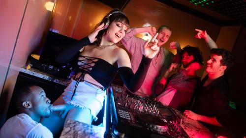 Rana Katana - Hooking Up With The Hot DJ (31.05.2024/TransAngels.com/Transsexual/SD/320p)