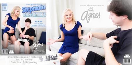 Agnes S. (54), Lenny Yankee (27) - Stepmom Agnes got a checkmate when she got fucked by her stepson on the sofa after playing chess (2024/FullHD/1080p) 