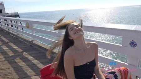 Violet Viper - Malibu Pier - 1739 Scene #1 (2024/FullHD/1080p) 